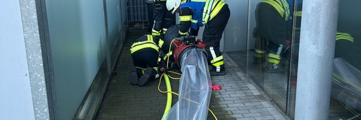 FW-KLE: Gebäudebrand in Hasselt: Drei Personen aus Wohn- und Geschäftshaus gerettet