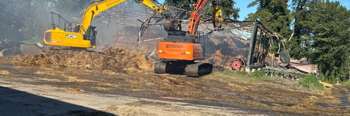 FW-ROW: Scheunenbrand beschäftigt Feuerwehren über 21 Stunden