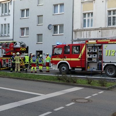 FW-DO: Verrauchte Wohnungen durch Kellerbrand