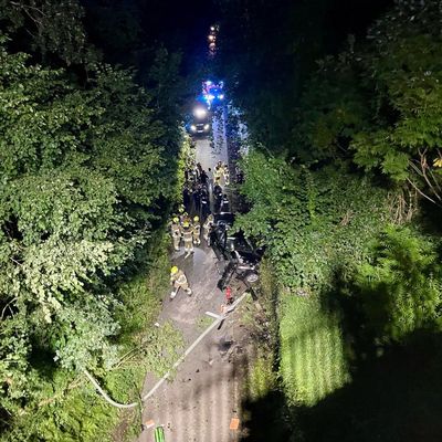 FW Paderborn: Verkehrsunfall in Paderborn Wewer fünf Verletzte nach Alleinunfall