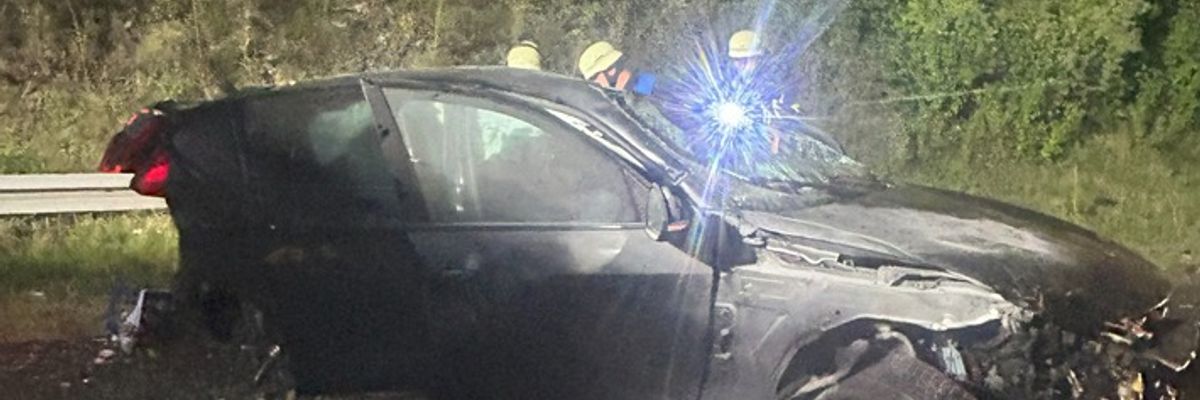 FW Pforzheim: Schwerer Verkehrsunfall auf der BAB 8