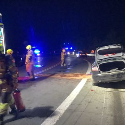 FW Paderborn: Verkehrsunfall von der B64 zur B1 Richtung Salzkotten vier Verletzte nach Alleinunfall
