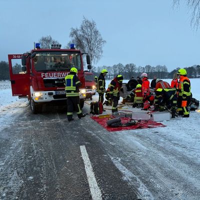FW-ROW: Schwerer Verkehrsunfall auf der K 223 - Fahranfängerin lebensgefährlich verletzt