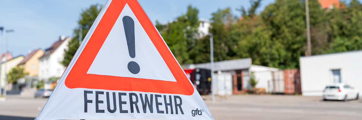 FW LK Esslingen: Brand in Recyclinganlage in Neckartailfingen - Keine Gefahr für die Bevölkerung