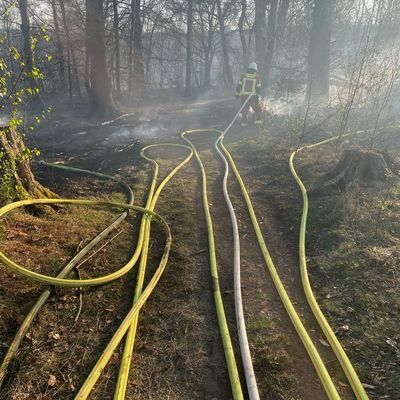 FW Overath: Waldbrand Ortsteil Brombach im Stadtgebiet Overath