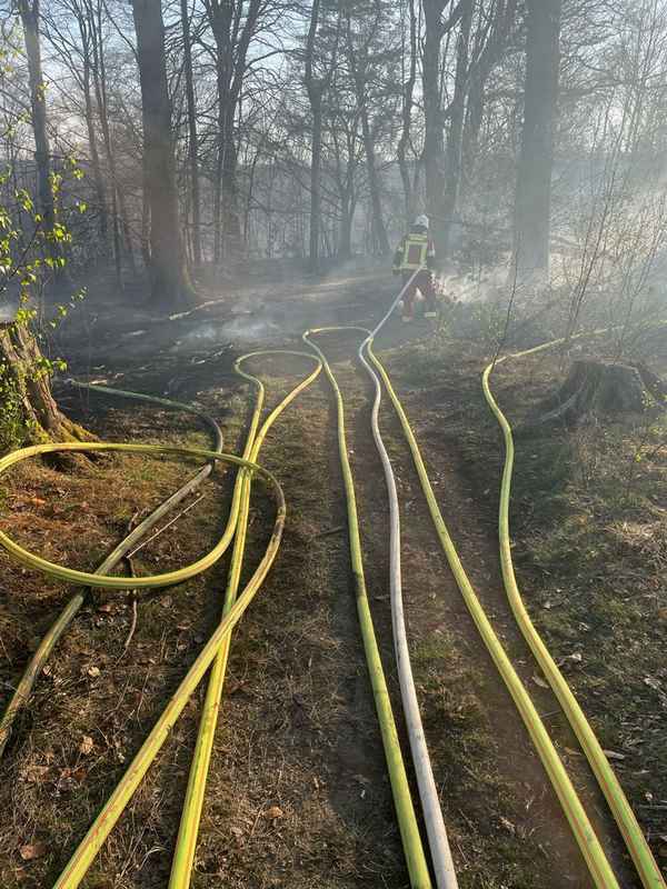 FW Overath: Waldbrand Ortsteil Brombach im Stadtgebiet Overath