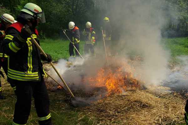 FW-LFVSH: Tipps der Feuerwehr zum Umgang mit Osterfeuern und trockenem Wetter