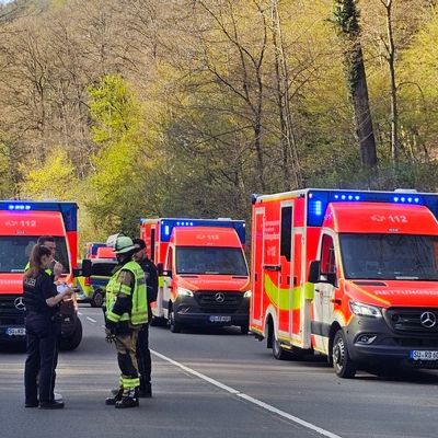 FW Königswinter: Vier Verletzte bei Verkehrsunfall auf L331 im Siebengebirge