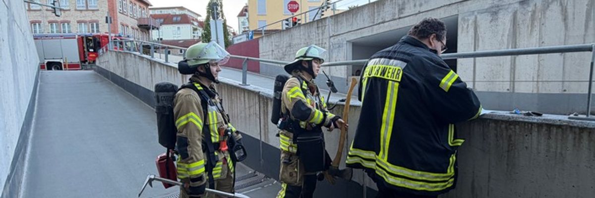 FW Weinheim: Angebranntes Essen löst Feuerwehreinsatz im 3-Glocken-Center aus