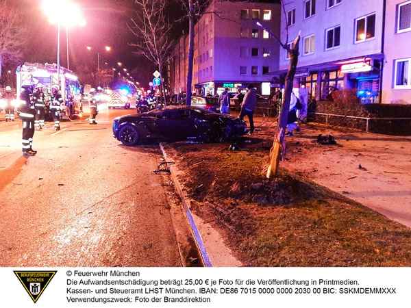 FW-M: Zwei Verletzte nach Verkehrsunfall (Milbertshofen)
