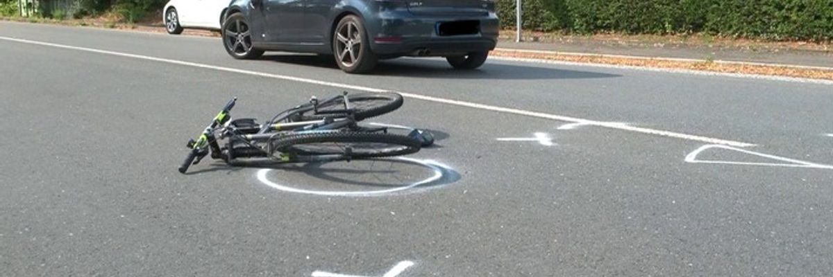 FW-EN: Schwerverletzter Radfahrer nach Verkehrsunfall - Rettungshubschrauber im Einsatz
