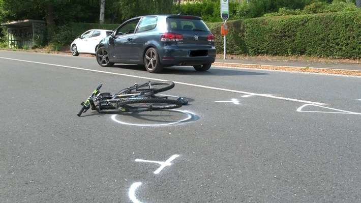 FW-EN: Schwerverletzter Radfahrer nach Verkehrsunfall - Rettungshubschrauber im Einsatz