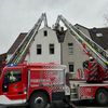 FW-E: Wohnungsbrand in Altenessen-Nord - Bewohner wird über eine Drehleiter gerettet
