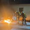 FW-AUR: Auto brennt direkt an Hauswand