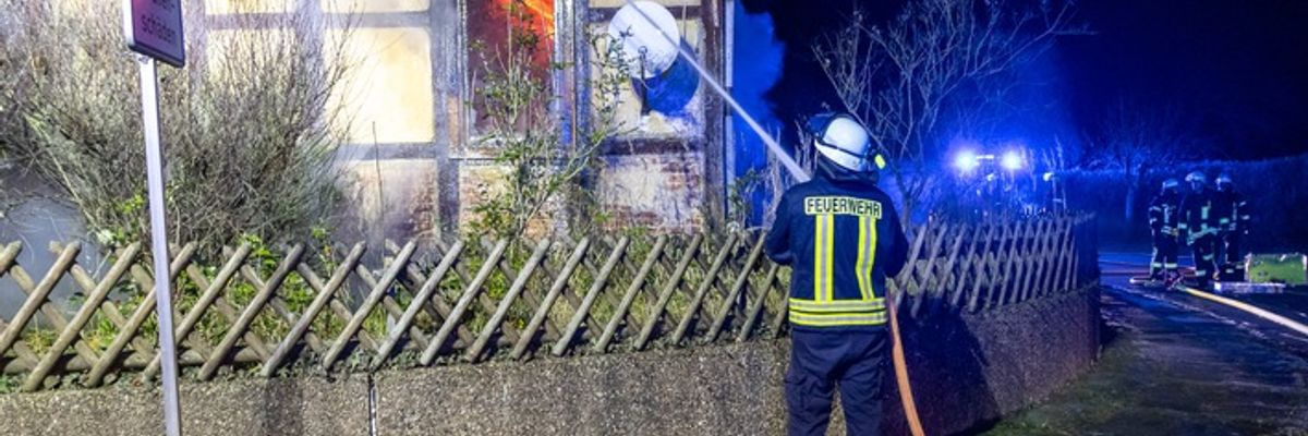 FW Porta Westfalica: 04.12.2025 - Wohnungsbrand in Eisbergen / 1 Person verstorben