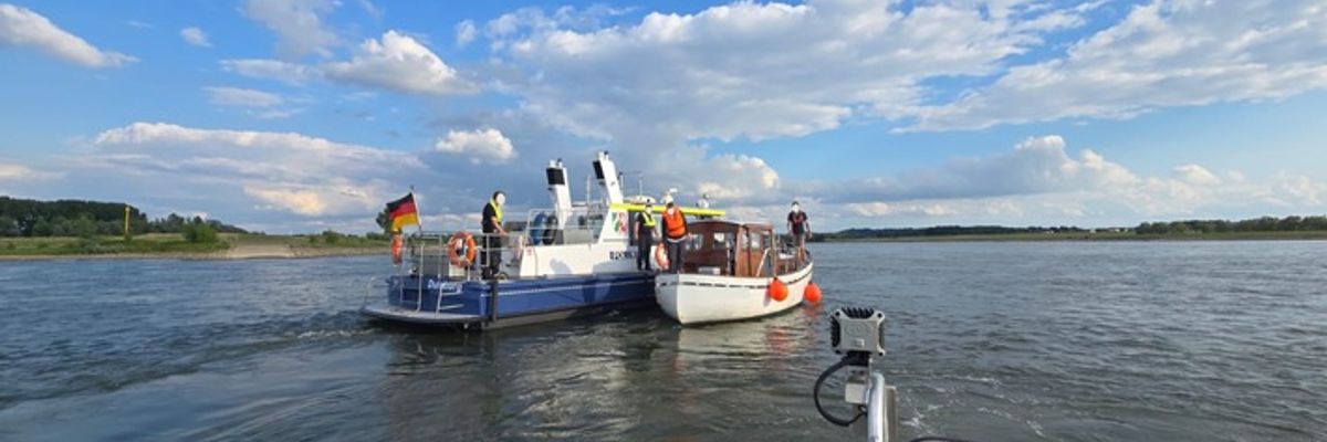 FW Xanten: Havarie auf dem Rhein
