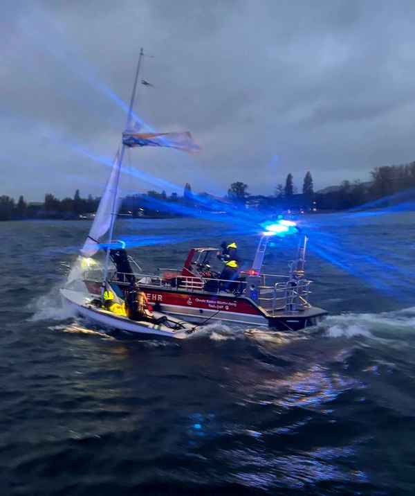 FW-Radolfzell: Havariertes Segelboot durch Sturm