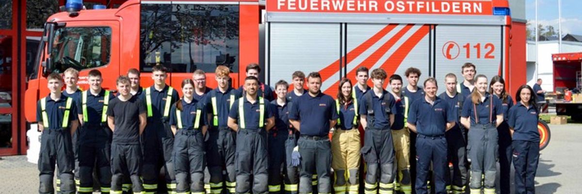 FW LK Esslingen: Erfolgreicher Abschluss der Feuerwehr-Grundausbildung im Landkreis Esslingen