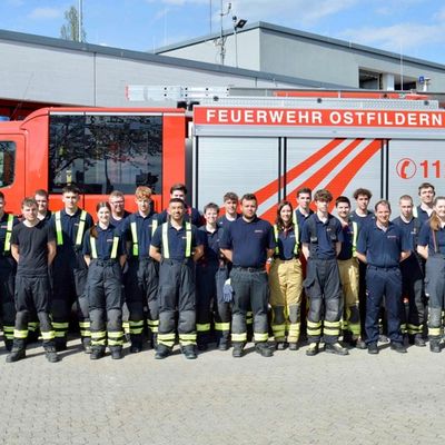 FW LK Esslingen: Erfolgreicher Abschluss der Feuerwehr-Grundausbildung im Landkreis Esslingen