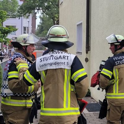 FW Stuttgart: Brand in Wohn- und Geschäftsgebäude