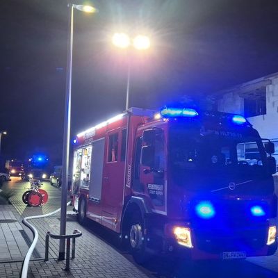 FW Düren: Feuer in Einfamilienhaus - Fünf Personen unverletzt gerettet
