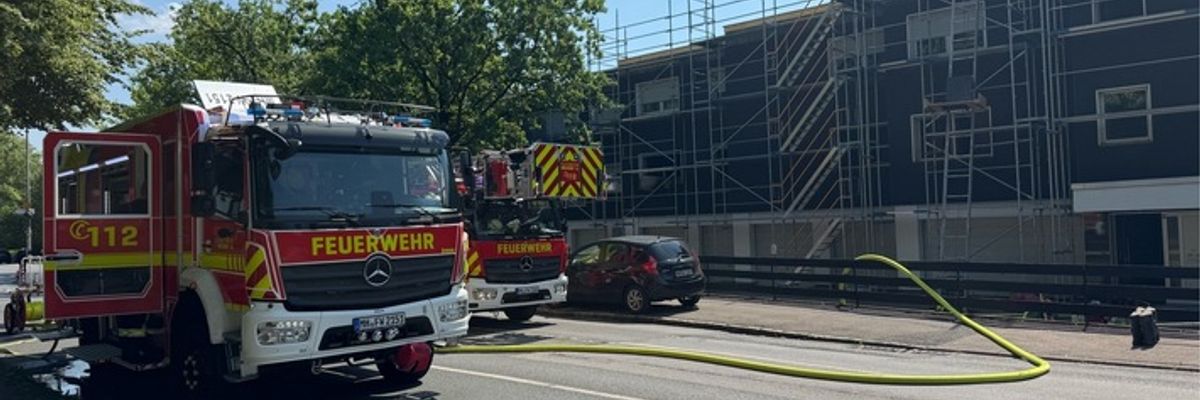 FW-MH: Zimmerbrand in einem Mehrfamilienhaus in Menden-Holthausen
