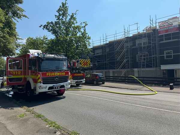 FW-MH: Zimmerbrand in einem Mehrfamilienhaus in Menden-Holthausen