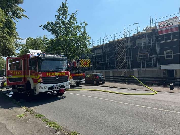 FW-MH: Zimmerbrand in einem Mehrfamilienhaus in Menden-Holthausen