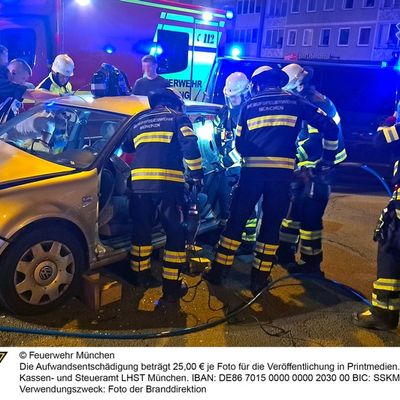 FW-M: Personenrettung nach Unfall (Schwabing)