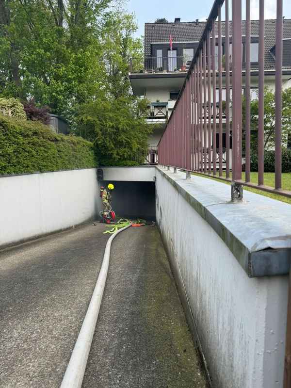 FW Ratingen: Oldtimer sorgt für Feuerwehreinsatz
