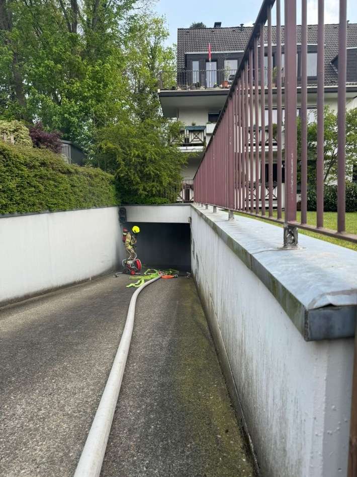 FW Ratingen: Oldtimer sorgt für Feuerwehreinsatz