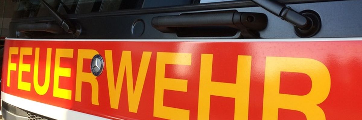 FW Dinslaken: Schwerer Verkehrsunfall in Dinslaken