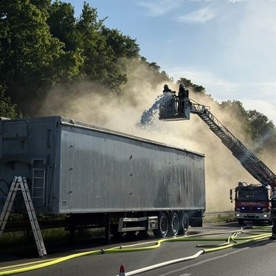 FW-MK: Lkw-Brand auf der Autobahn