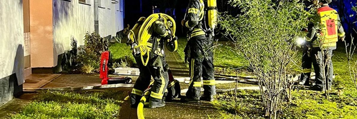 FW Hagen: Brandeinsatz - Brand im Gebäude