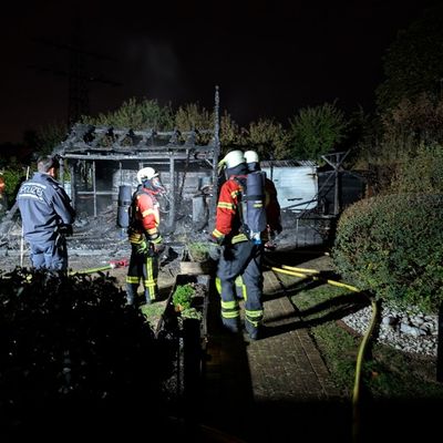 Feuerwehr Weil: Gartenhüttenbrand in Weil am Rhein, Ortsteil Haltingen