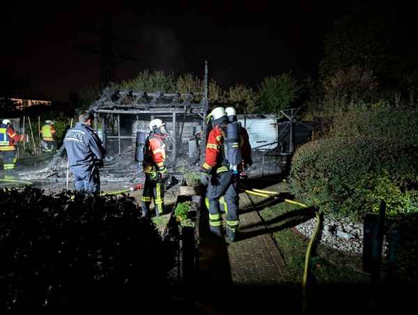 Feuerwehr Weil: Gartenhüttenbrand in Weil am Rhein, Ortsteil Haltingen