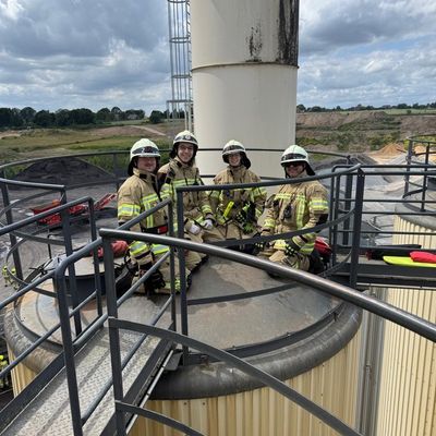 Feuerwehr Kalkar: Realitätsnahe Großübung bei der Basalt AG in Kalkar fordert zahlreiche Einsatzkräfte