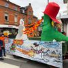 FW Weinheim: Jugendfeuerwehr Weinheim beteiligt sich mit kreativem Motivwagen am Sommertagszug