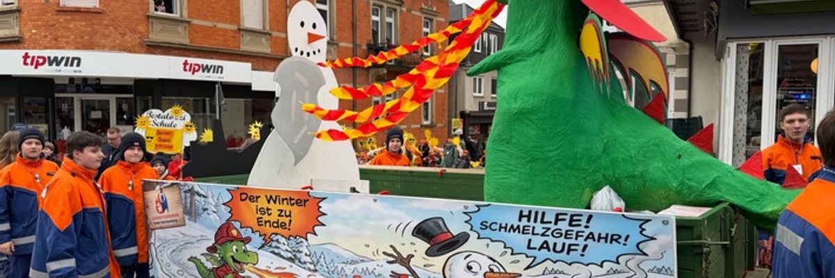 FW Weinheim: Jugendfeuerwehr Weinheim beteiligt sich mit kreativem Motivwagen am Sommertagszug