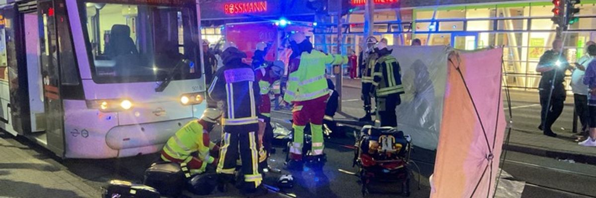 FW-BO: Schwerverletzte Frau nach Zusammenstoß mit Straßenbahn in Altenbochum