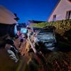 FW Lehrte: Feuerwehr Arpke bekämpft PKW Brand und verhindert Brandausbreitung
