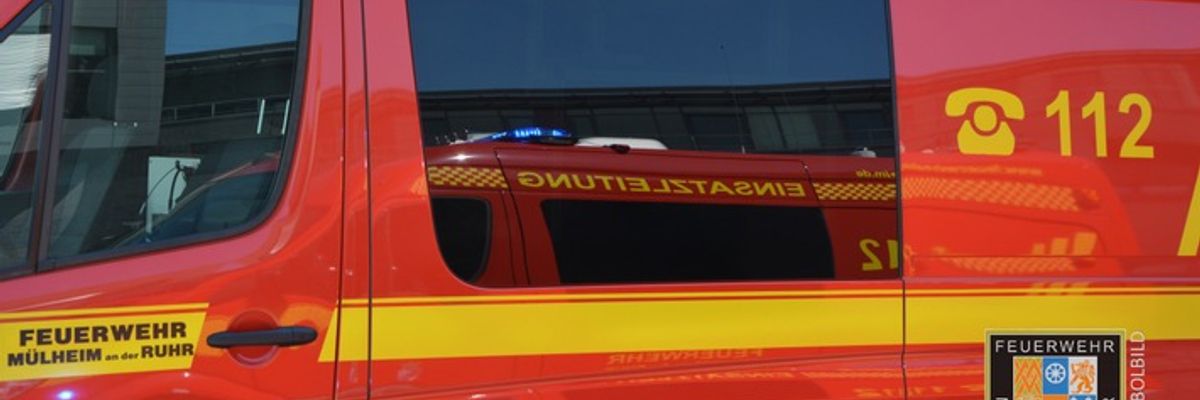 FW-MH: Glätte durch Kraftstoffspur in Mülheim-Heißen