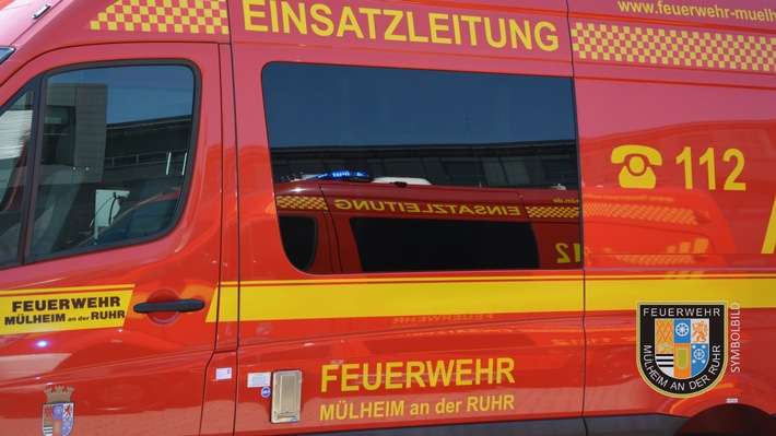 FW-MH: Glätte durch Kraftstoffspur in Mülheim-Heißen