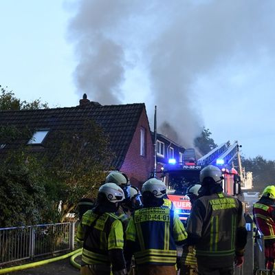 FW-PI: Hasloh: Komplizierte Löscharbeiten in Mehrfamilienhaus