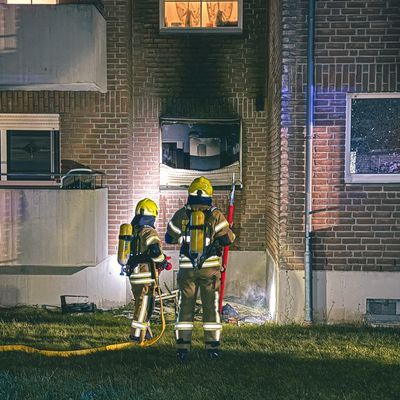 FW-DT: Zimmerbrand - 18 Personen rettungsdienstlich betreut
