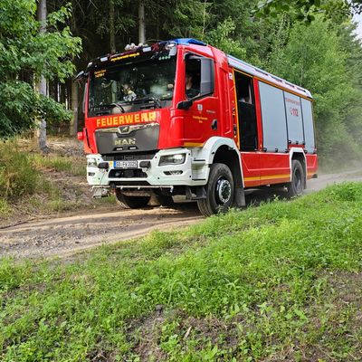 FW-AR: Interkommunale Waldbrandübung der Feuerwehren Ense und Arnsberg