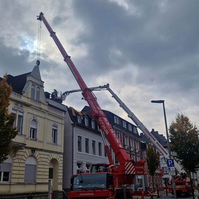 FW-EN: Feuerwehr, THW und Hilfsorganisationen weiter an der Hagener Straße intensiv im Einsatz