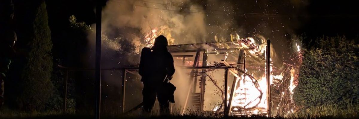FW-PL: Ortsteil Eschen - Nächtlicher Brand einer Gartenhütte