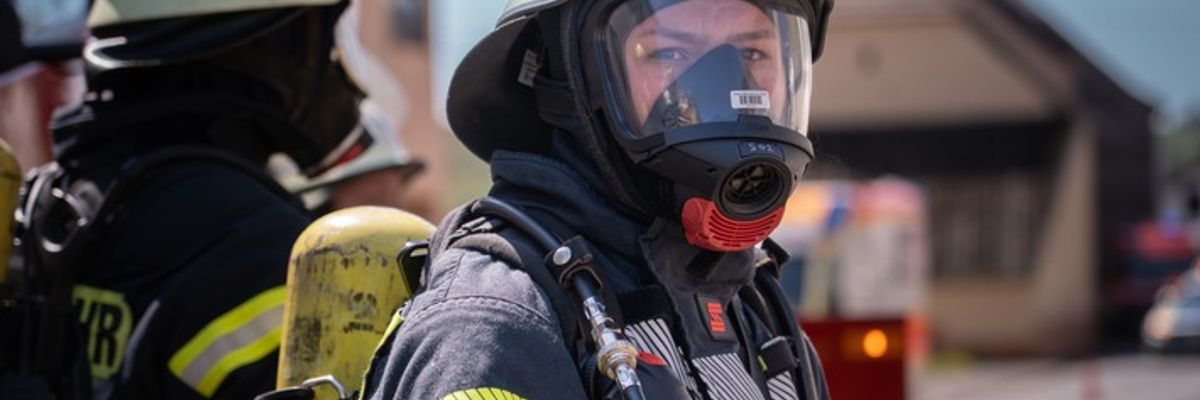 FW LK Neunkirchen: Brand auf Garagendach - Feuerwehr verhindert Schlimmeres
