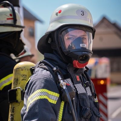 FW LK Neunkirchen: Brand auf Garagendach - Feuerwehr verhindert Schlimmeres